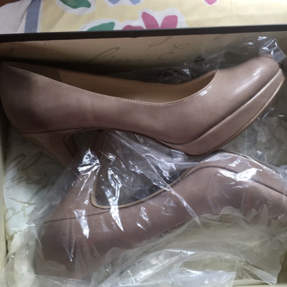 Shoes - Picture 5 of 5